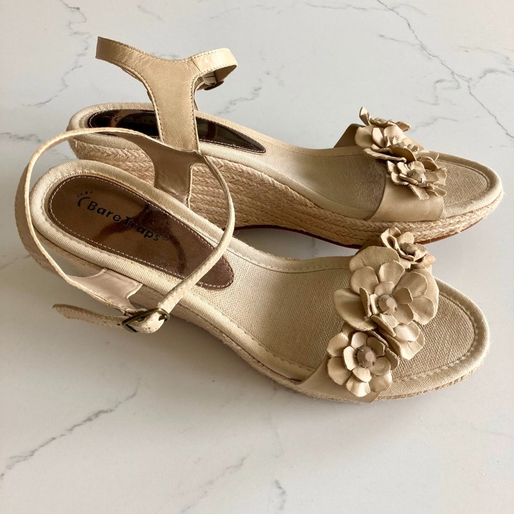BareTraps Tease floral wedge sandals sz 10 EUC